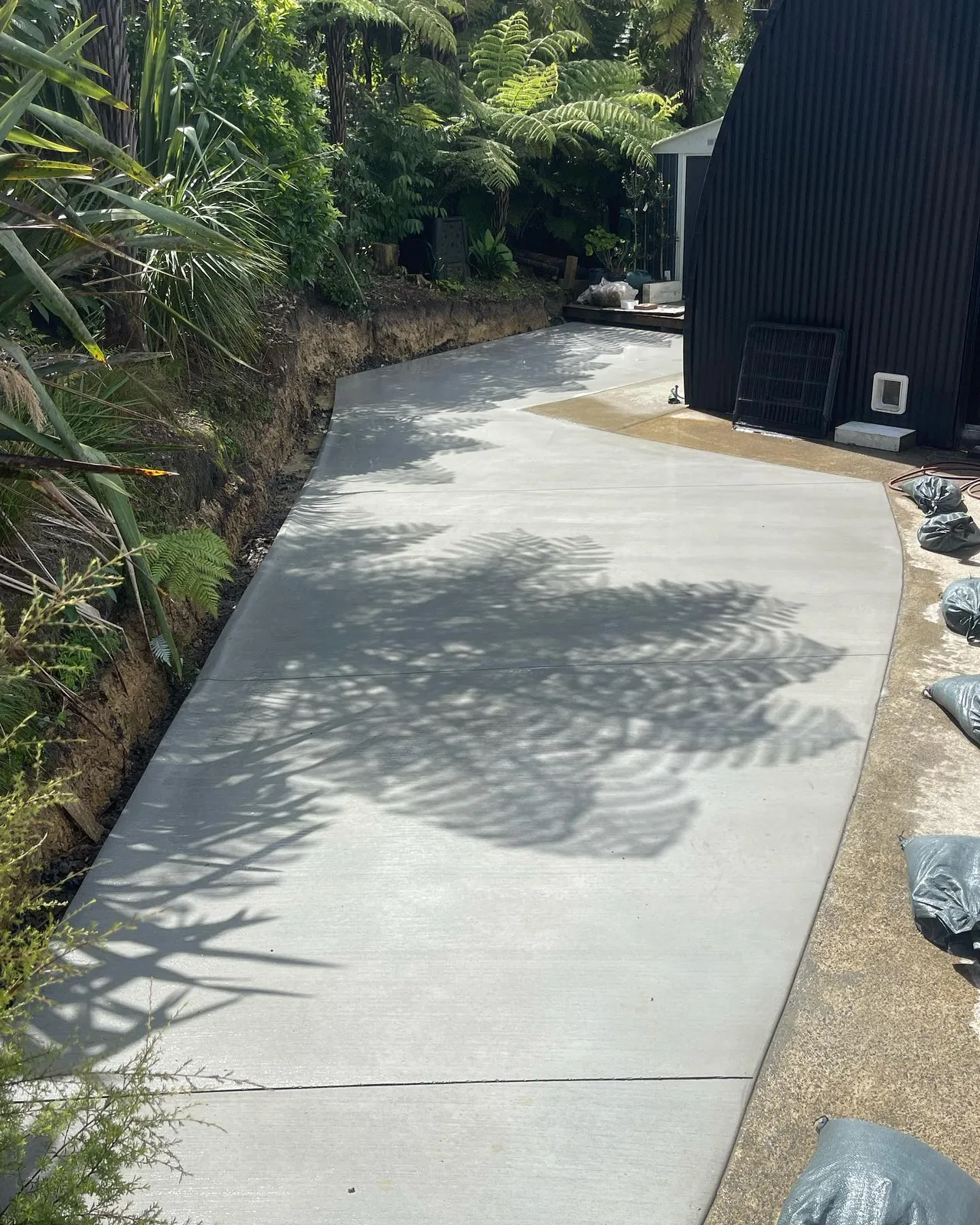 Finished timber retaining wall with compacted gravel fill